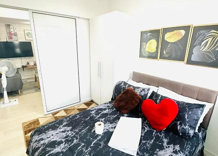 Aparthotel Riel's Condotel In Azure Beach Residences *
