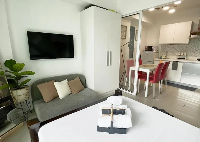 Riel's Condotel In Azure Beach Residences Aparthotel Manila